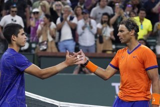 Carlos Alcaraz et Rafael Nadal, ici en 2022 à Indian Wells, joueront ensemble aux JO de Paris. KEYSTONE/AP/MARK J. TERRILL